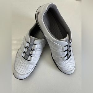 Clarks Womens Haley Gem Sneaker - size 10